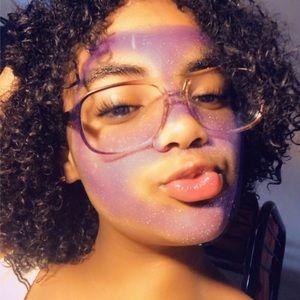 Meet your Posher, Denise